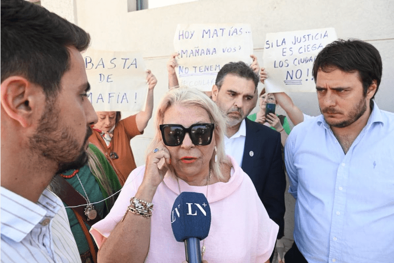 Carrió acompañó a un dirigente de la Coalición Cívica a Tribunales y liquidó a&nbsp;Massa