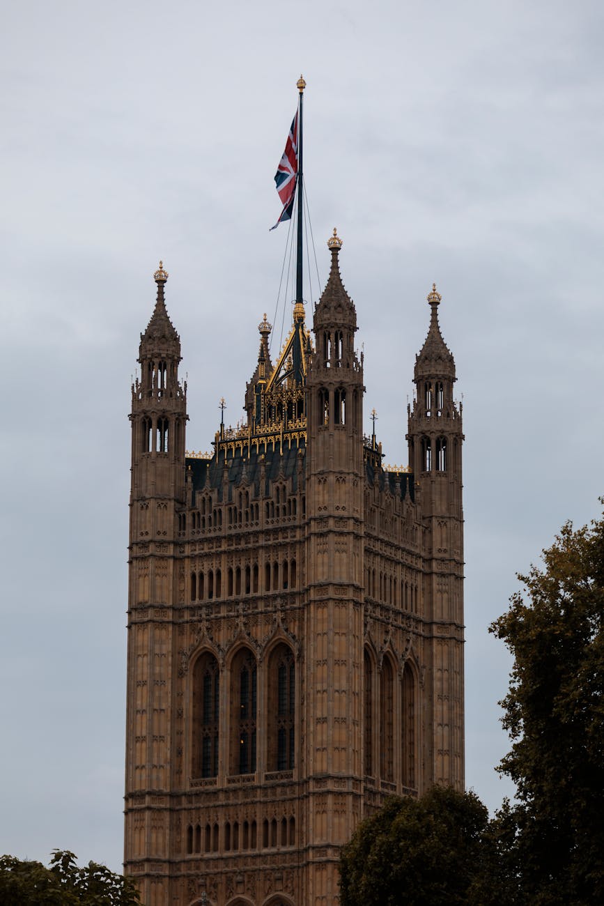 Dimisiones consecutivas sumen al laborismo británico en turbulencia&nbsp;política